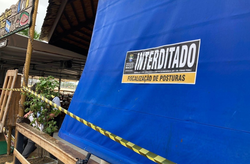Convívio Social interdita barraca na orla de Jatiúca por risco de colapso