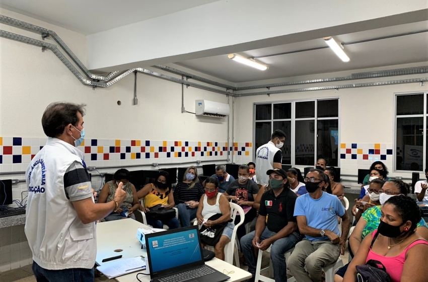 Vigilância Sanitária leva ações educativas para comerciantes e comunidade