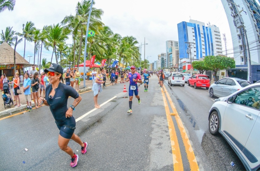 Prefeitura divulga turismo na orla de Pajuçara durante Ironman