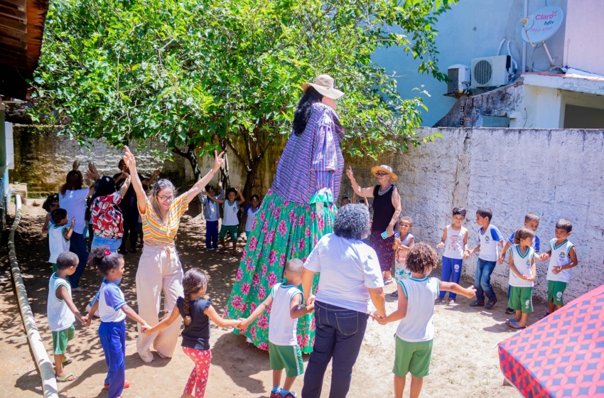 Com guerreiro e música regional creches municipais se preparam para II Mostra de Culturas Infantis