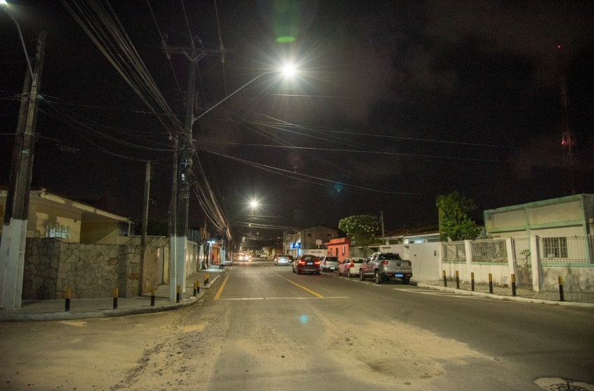Via principal do Santo Eduardo ganha iluminação em LED
