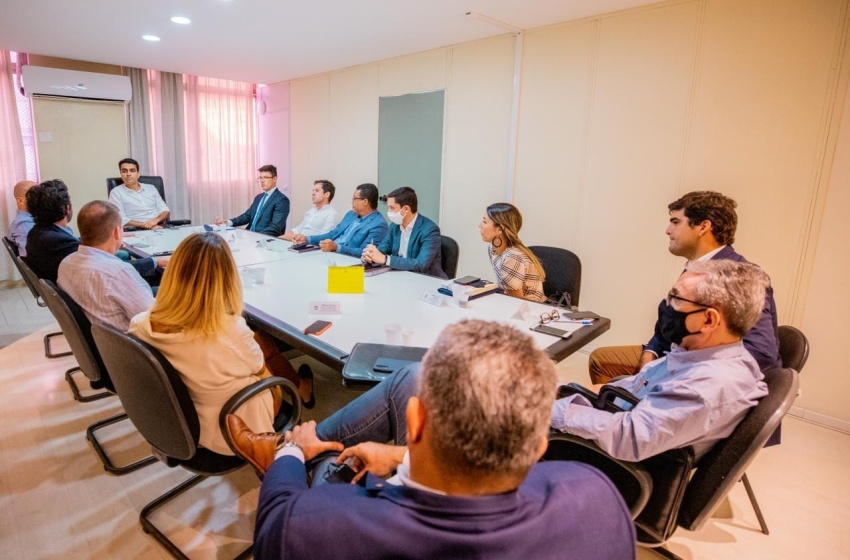 Prefeitura debate turismo sustentável com Ministérios do Turismo e da Economia
