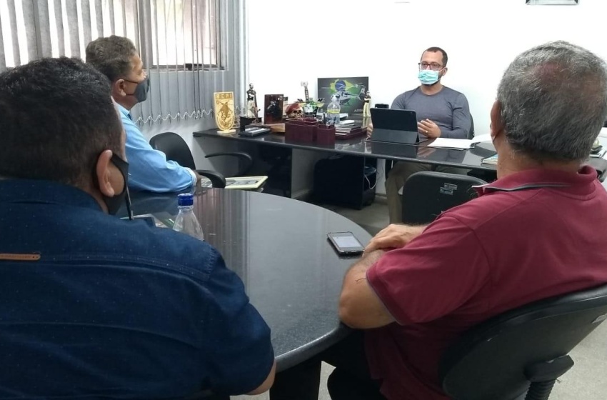 Superintendente da SMTT retoma diálogo com os taxistas sobre o exercício da profissão