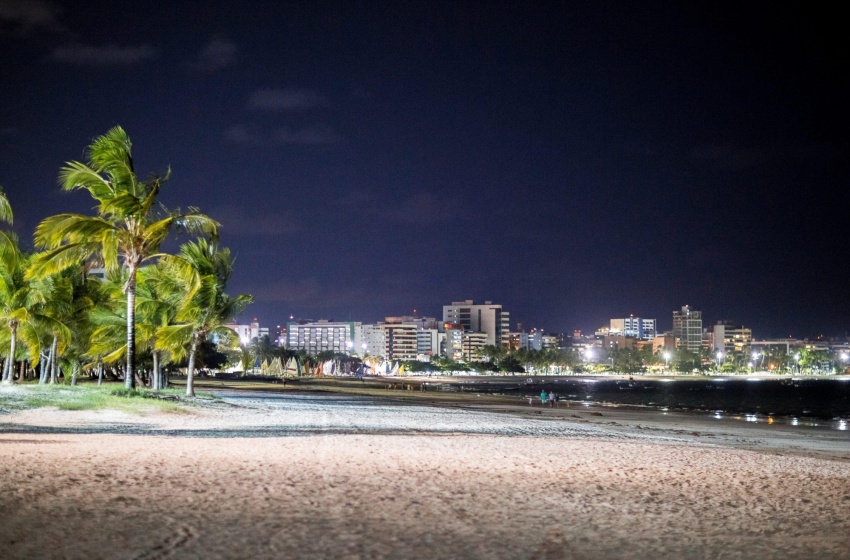 Prefeitura já restaurou iluminação em quase 9 km de orla marítima