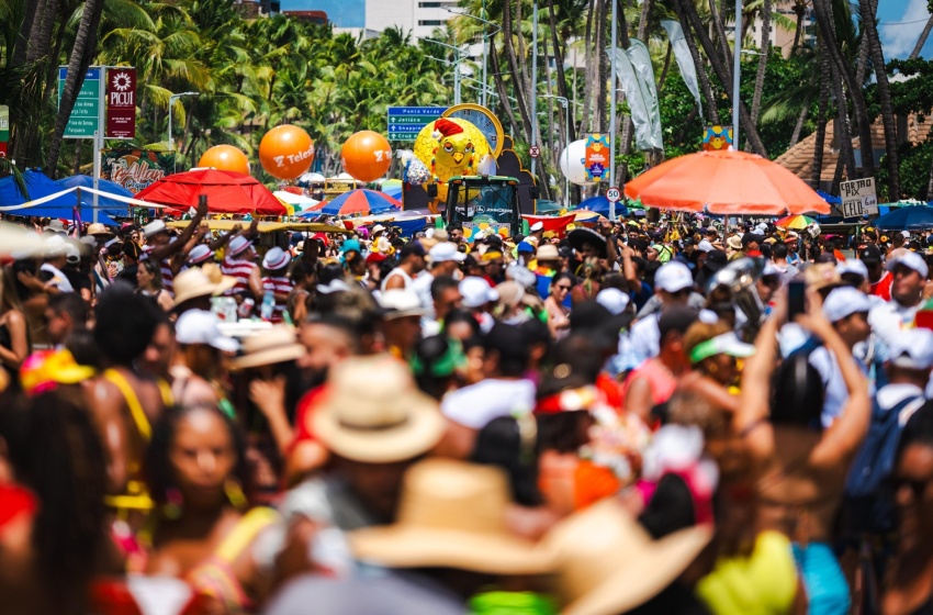 Saúde orienta sobre consumo de água durante o Carnaval