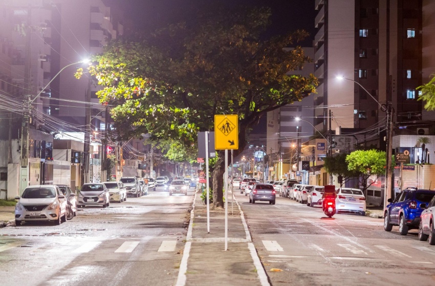 Amélia Rosa e Sandoval Arroxelas recebem nova iluminação em LED