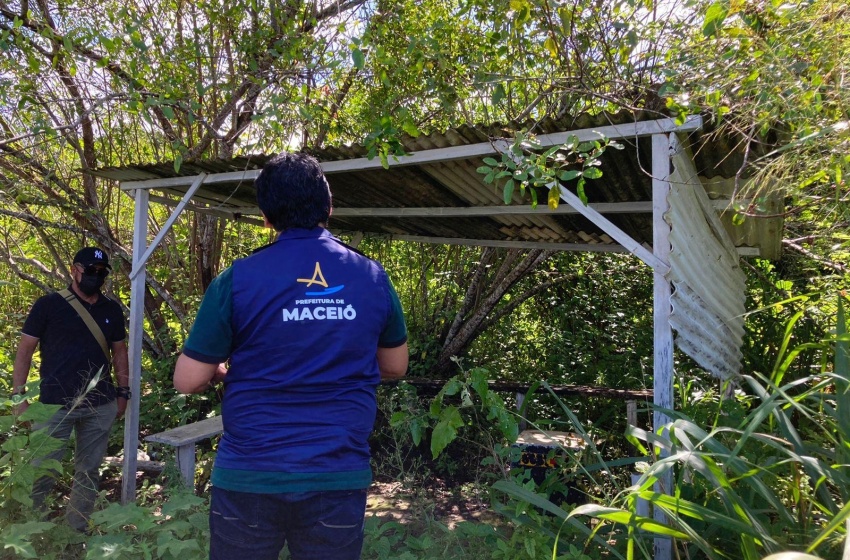 Convívio Social remove construção irregular em área verde pertencente ao Parque Municipal de Maceió