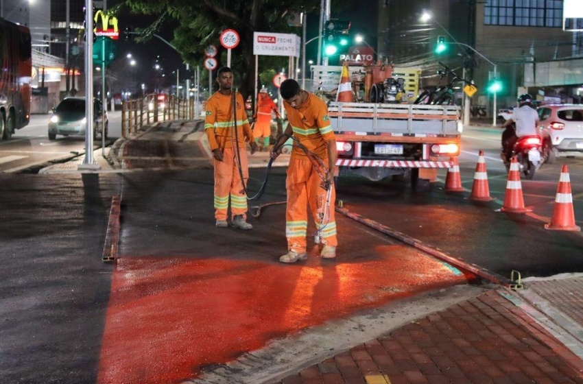 Retornos da Avenida Fernandes Lima serão interditados para serviços de sinalização horizontal da ciclovia