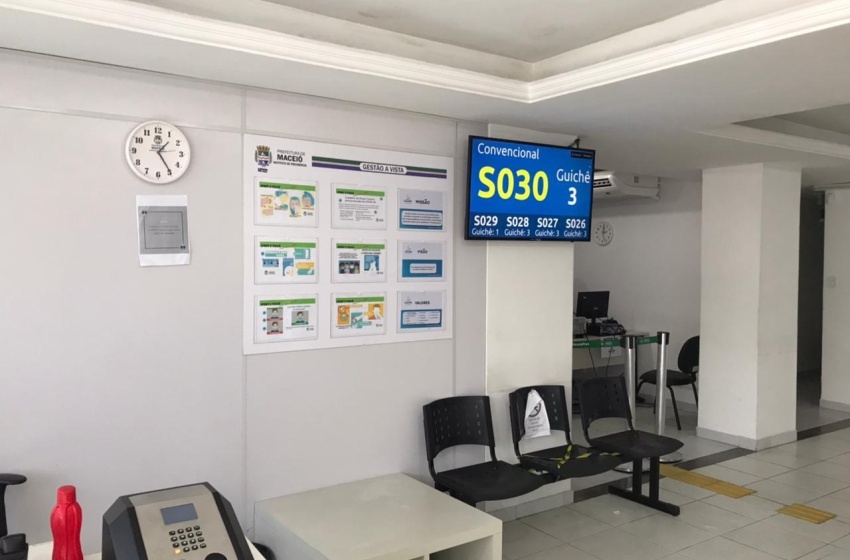 Iprev instala painel para chamar as senhas de atendimento