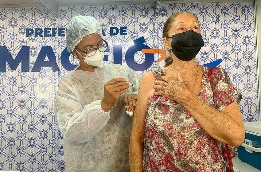 Maceió tem Mega Vacinação com Corujão em quatro pontos neste sábado (20)