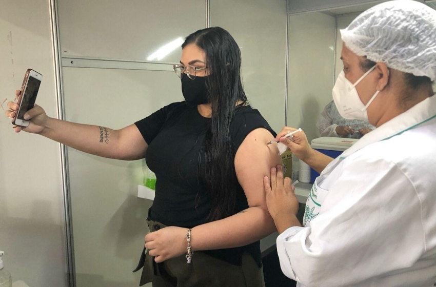 Maceió antecipa 2ª dose das vacinas Astrazeneca e Pfizer em até dez dias