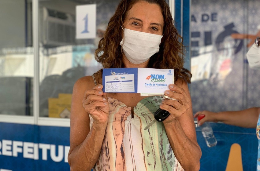Maceió abre mais um ponto de vacinação para adolescentes com comorbidades