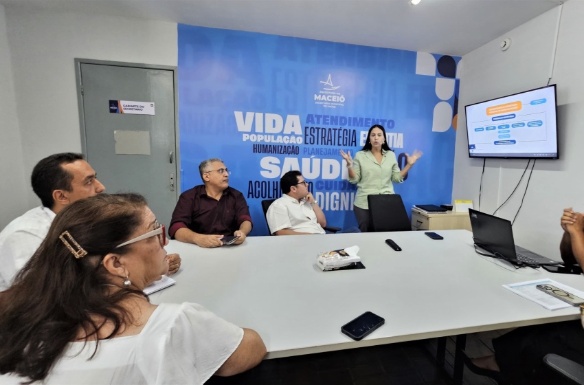 Secretário apresenta avanços da saúde em Maceió à comitiva do município baiano de Juazeiro
