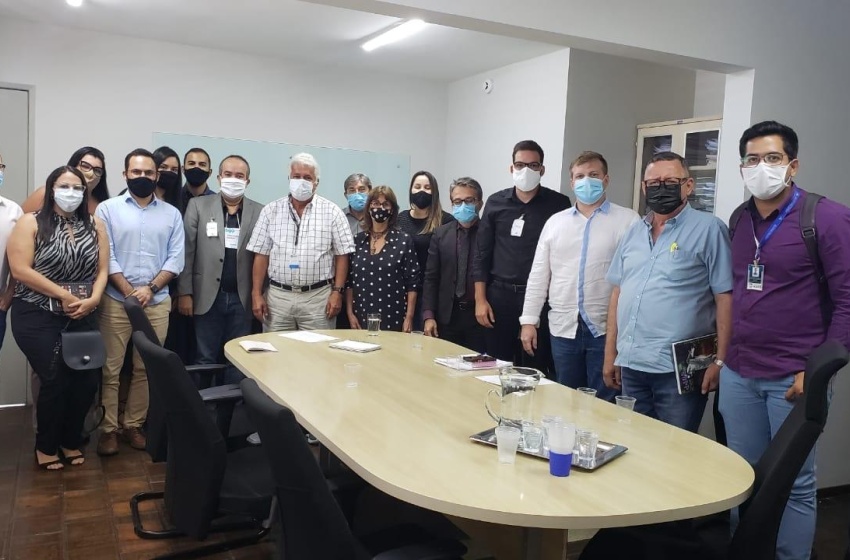 Secretário recebe equipe de transição para primeira reunião