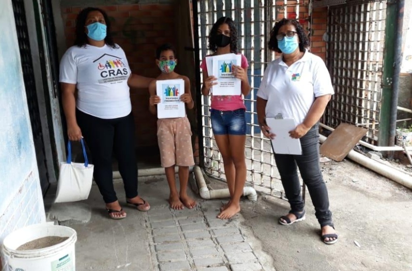 Crianças do Serviço de Convivência recebem kits educativos