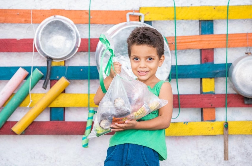 Educação faz nova entrega de kits da agricultura familiar para 54 mil alunos