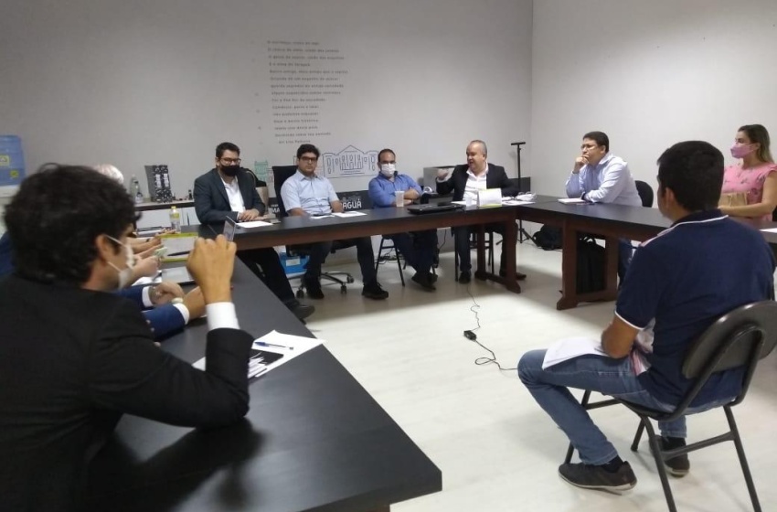 Município discute soluções imediatas para eliminar línguas sujas da orla