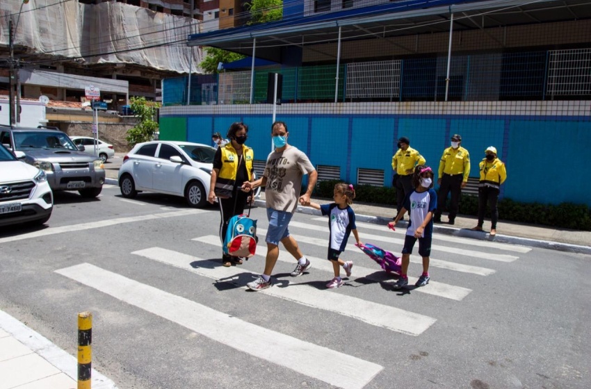 SMTT desenvolve ação educativa durante a volta às aulas