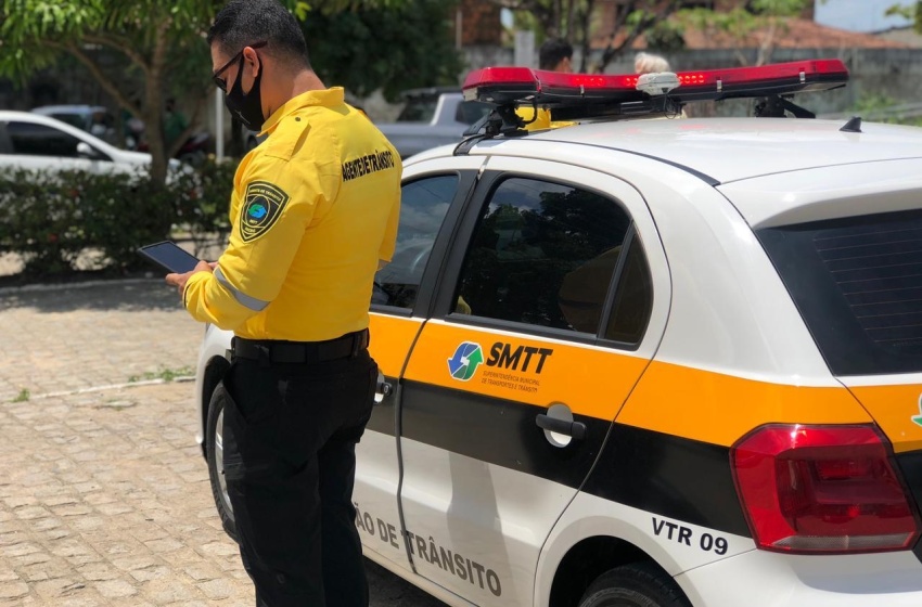 SMTT entrega novos tablets para auxiliar na fiscalização de trânsito