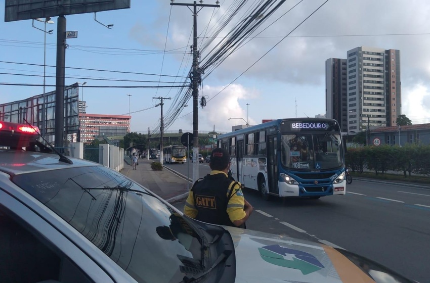 SMTT amplia o número de ônibus nas ruas e registra redução no tempo das viagens