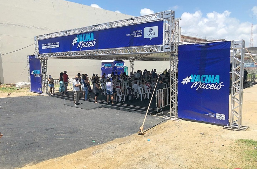 Maceió amplia vacinação de trabalhadores da saúde com idades entre 55 e 74 anos
