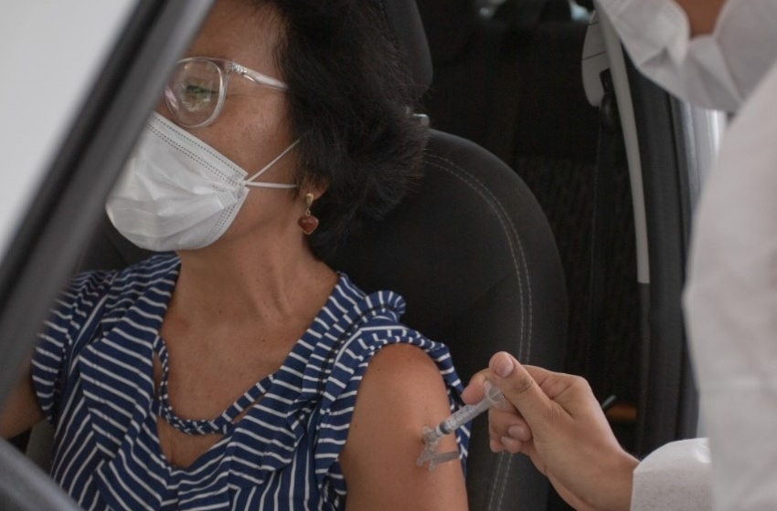 Covid-19: trabalhadores de saúde precisam apresentar cópia da documentação para tomar a vacina