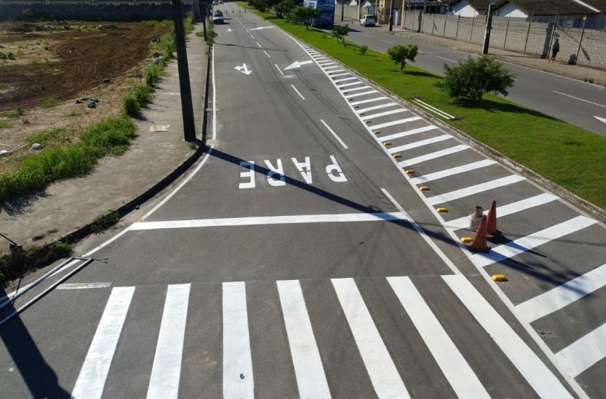 Avenida Manoel Valente de Lima recebe sinalização