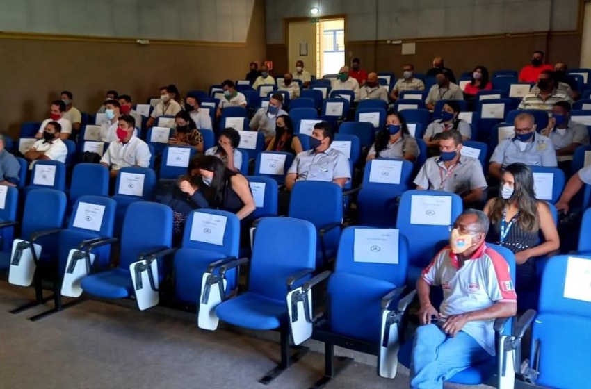 Iniciativa capacita cobradores para atuarem como motorista de ônibus