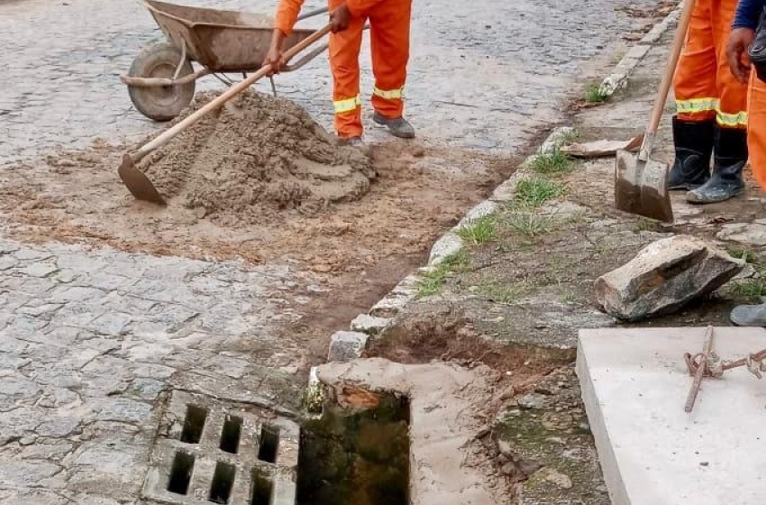Conjunto Aprígio Vilela recebe manutenção na rede de drenagem