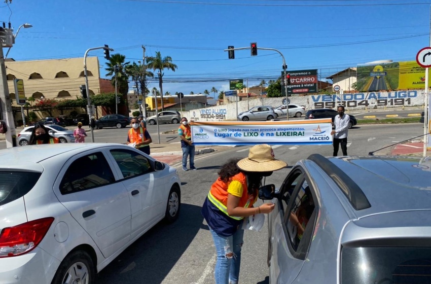 Previne Maceió: Ação conscientiza sobre descarte de lixo nas ruas e entrega 5 mil lixeiras para carro