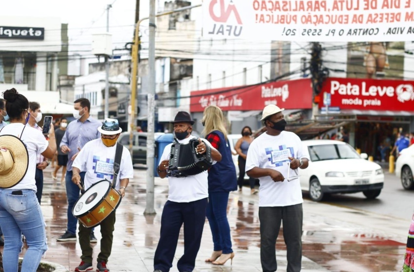 Trios de São João animam Centro da cidade e pontos de vacinação