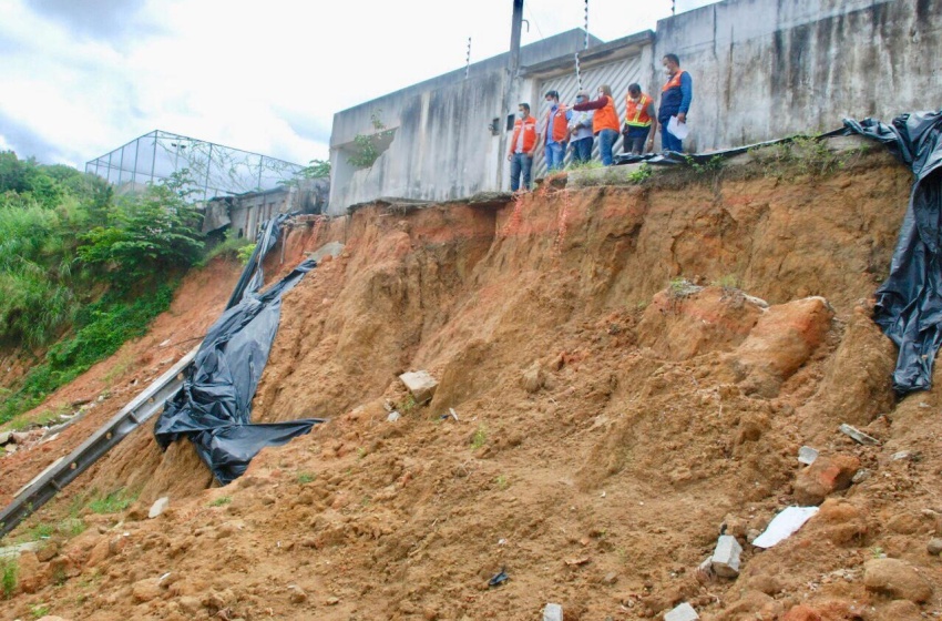 Infraestrutura discute retomada de obras de contenção de encostas
