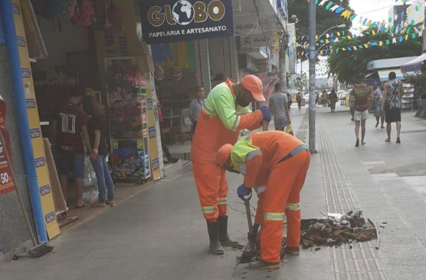 Galerias do calçadão do Centro e Avenida Doutor Antônio Gouveia passam por manutenção