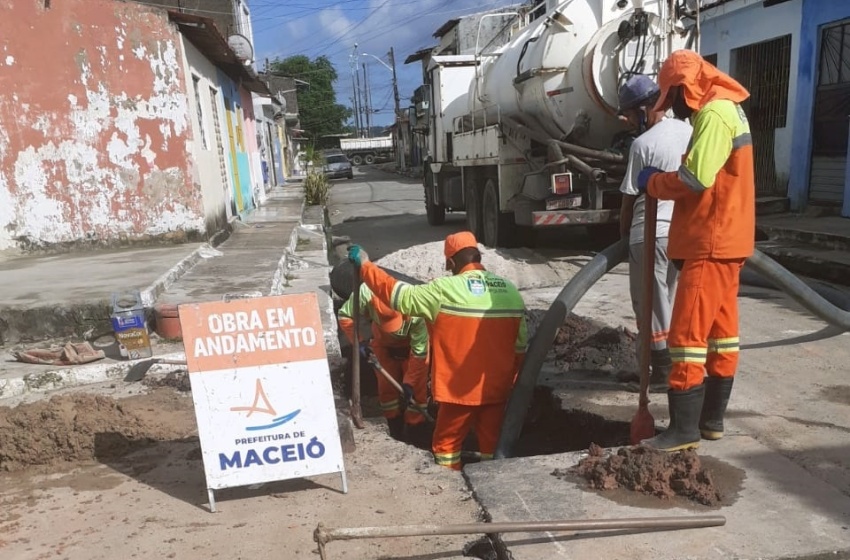Infraestrutura segue com ações para reconstrução da rede de drenagem no Benedito Bentes e Trapiche