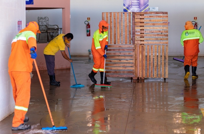 Prefeitura realiza mutirão de limpeza no Shopping Popular e Mercado dos Caetés
