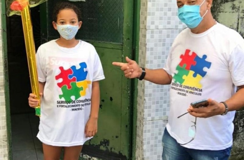 Olimpismo: Projeto leva tocha olímpica à casa dos usuários da Assistência Social