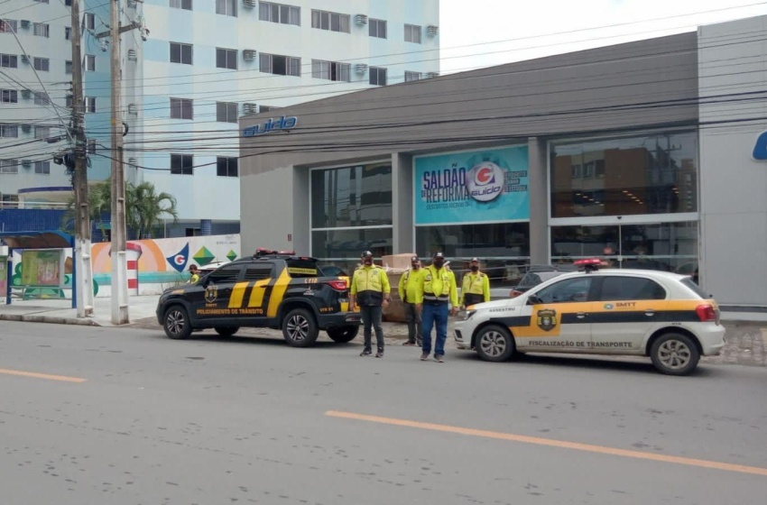 SMTT alerta para estacionamentos irregulares em terminais e pontos de ônibus