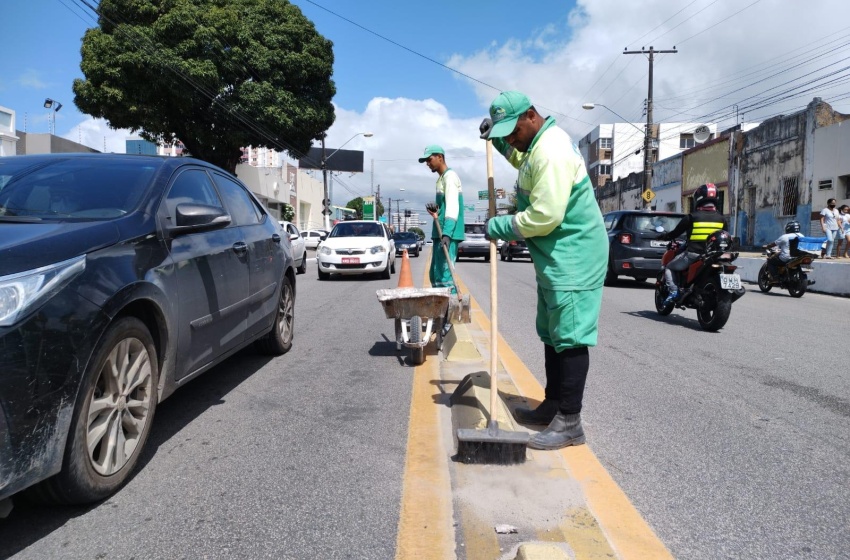 Avenida Leste-Oeste recebe serviços para melhorar sinalização e tráfego de veículos
