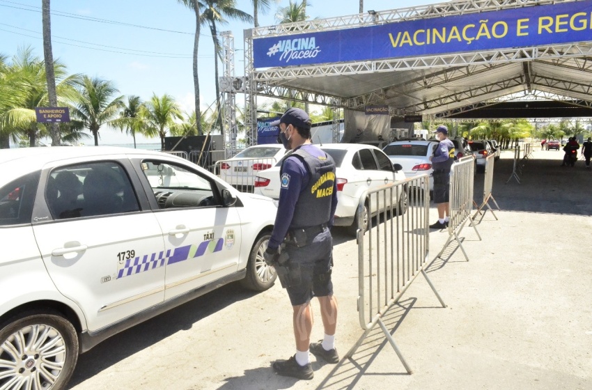 Bike Patrulha garante segurança no ponto de vacinação contra a Covid-19 em Jaraguá