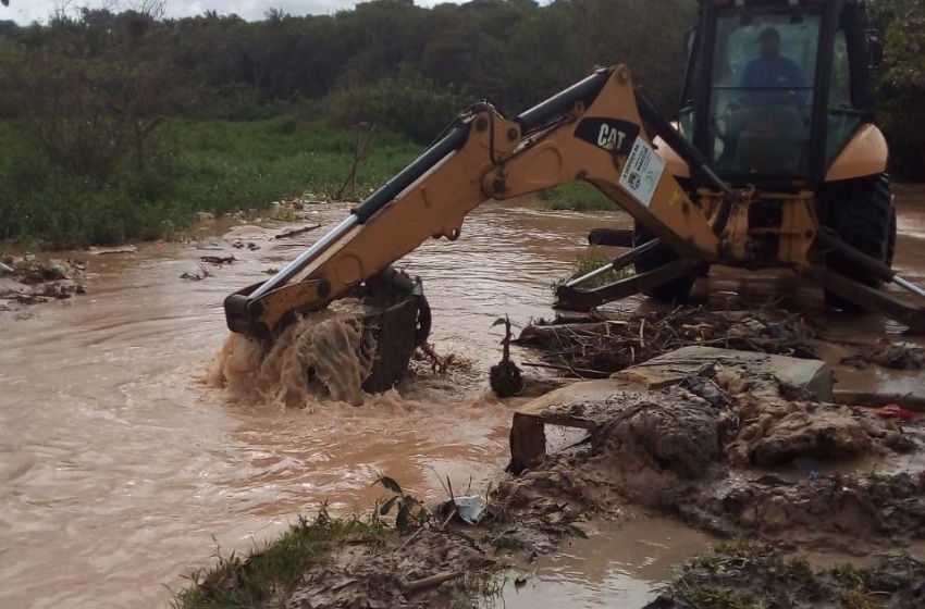 Desenvolvimento Sustentável inicia desassoreamento do Riacho do Silva no Bebedouro