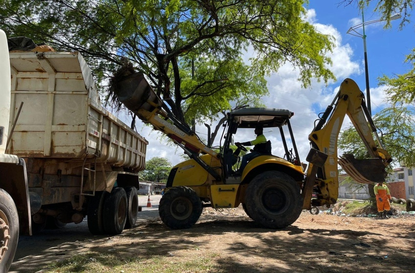 Prefeitura intensifica serviços de limpeza no Vergel do Lago