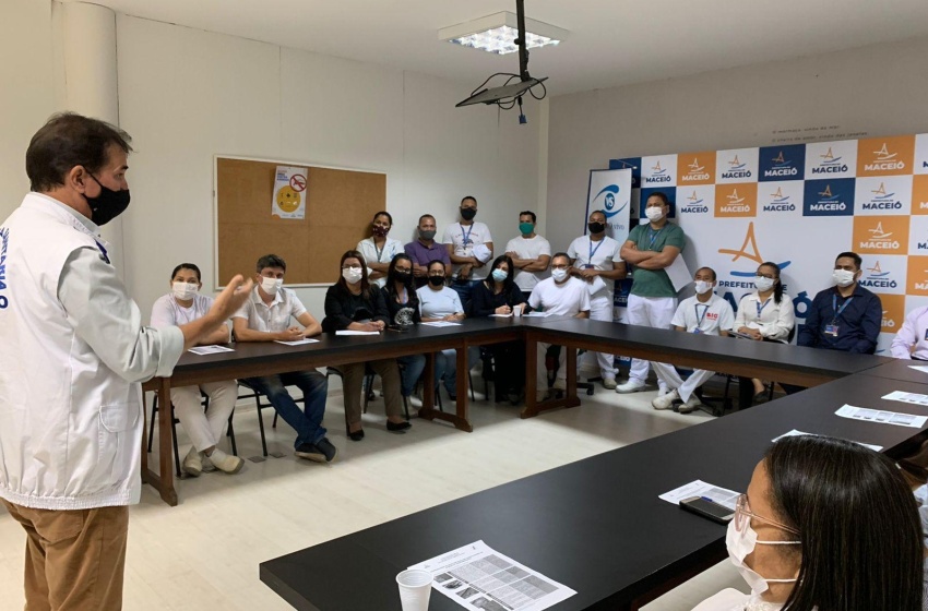 Vigilância Sanitária realiza curso de boas práticas para gerentes e funcionários de supermercados