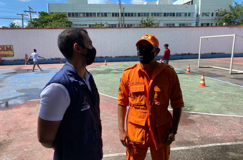Cras Dom Adelmo leva adolescentes para o estádio de futebol para um dia de lazer