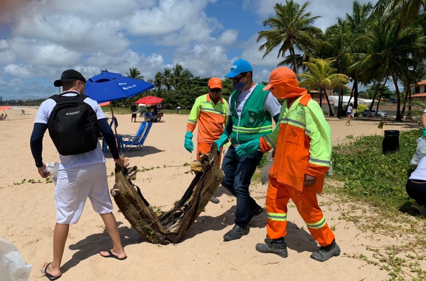 Prefeitura faz parceria com Praia Limpa e retira mais de 100 kg de lixo em Guaxuma