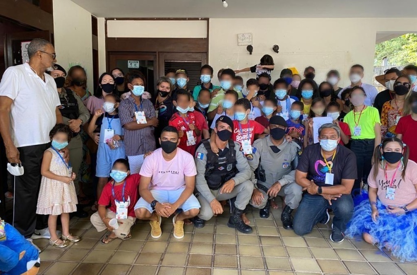 Acolher realiza ação em comemoração ao dia das crianças