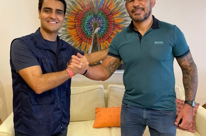 Prefeitura se reúne com campeão Minotauro sobre projeto pioneiro de incentivo ao esporte