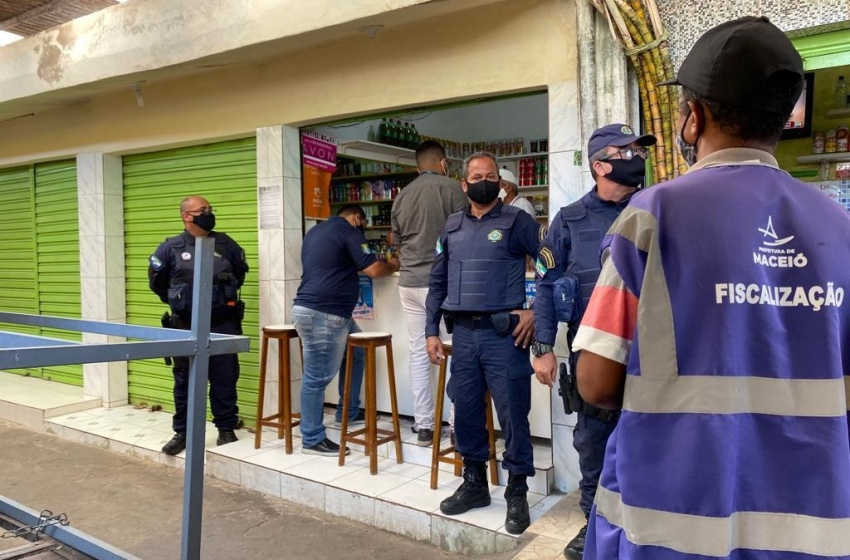 Prefeitura fiscaliza irregularidades na rede elétrica da feirinha do Jacintinho