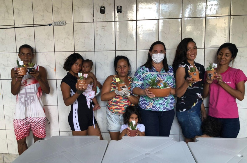 Casa de Passagem Familiar realiza oficina de jardinagem