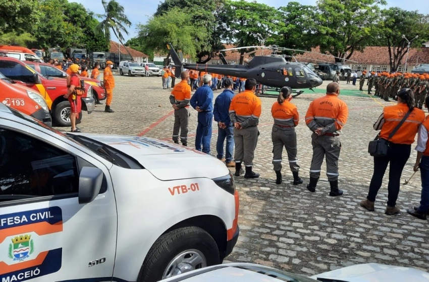 Defesa Civil coordena simulado nos  bairros atingidos pelo afundamento do solo