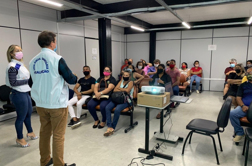 Vigilância Sanitária capacita comerciantes da orla marítima sobre boas práticas com alimentos